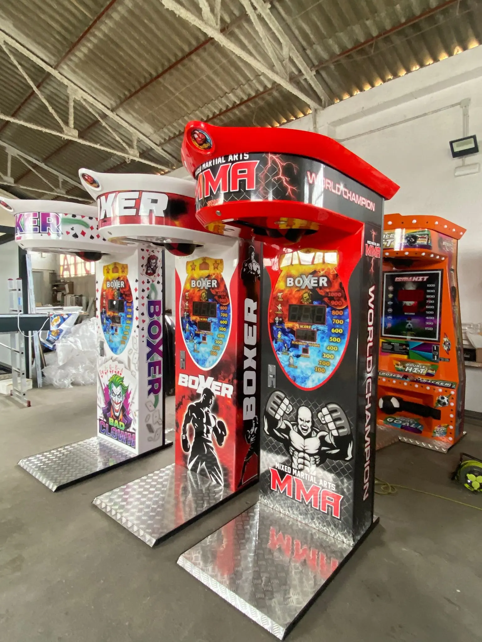Máquina de boxeo Golden Punch instalada en negocio de cliente