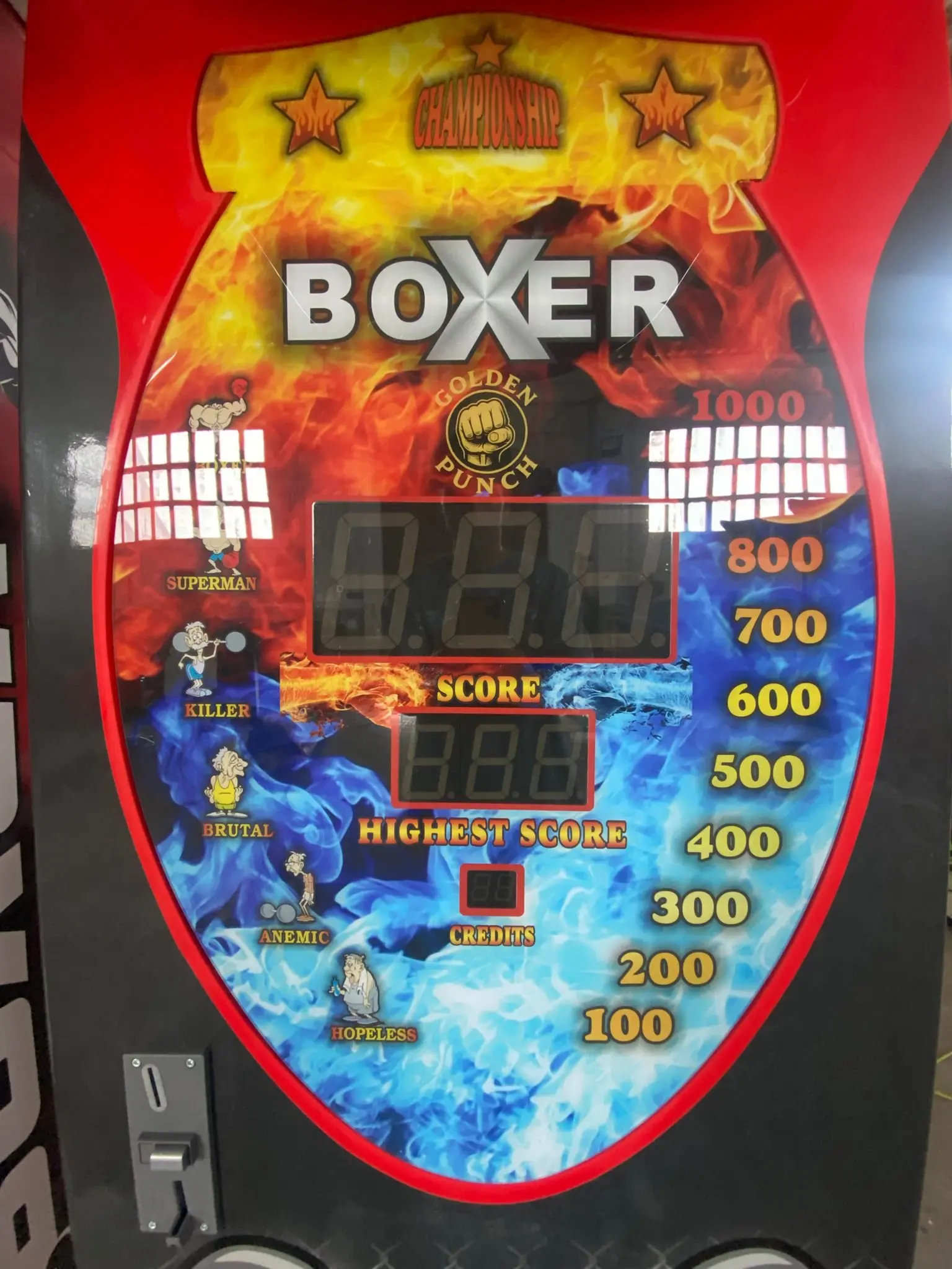 Máquina de boxeo Golden Punch instalada en negocio de cliente